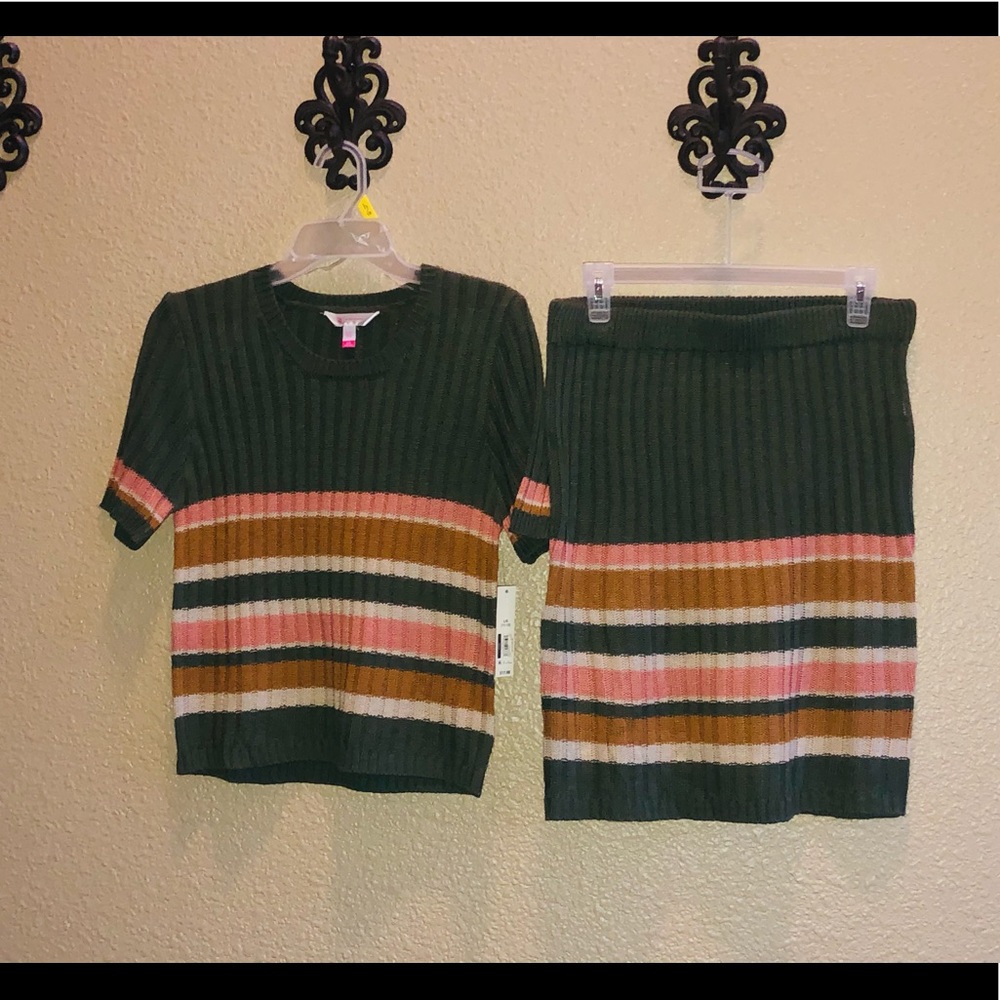 NWT Sweater & Skirt Set! Large - Picture 5 of 5